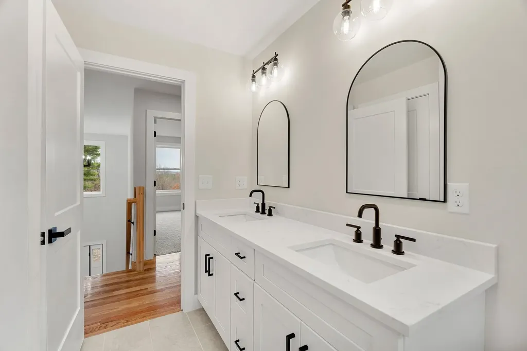 80.5 English Range Road Derry NH 03038