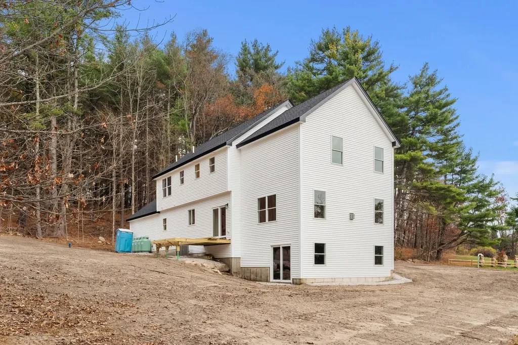80.5 English Range Road Derry NH 03038