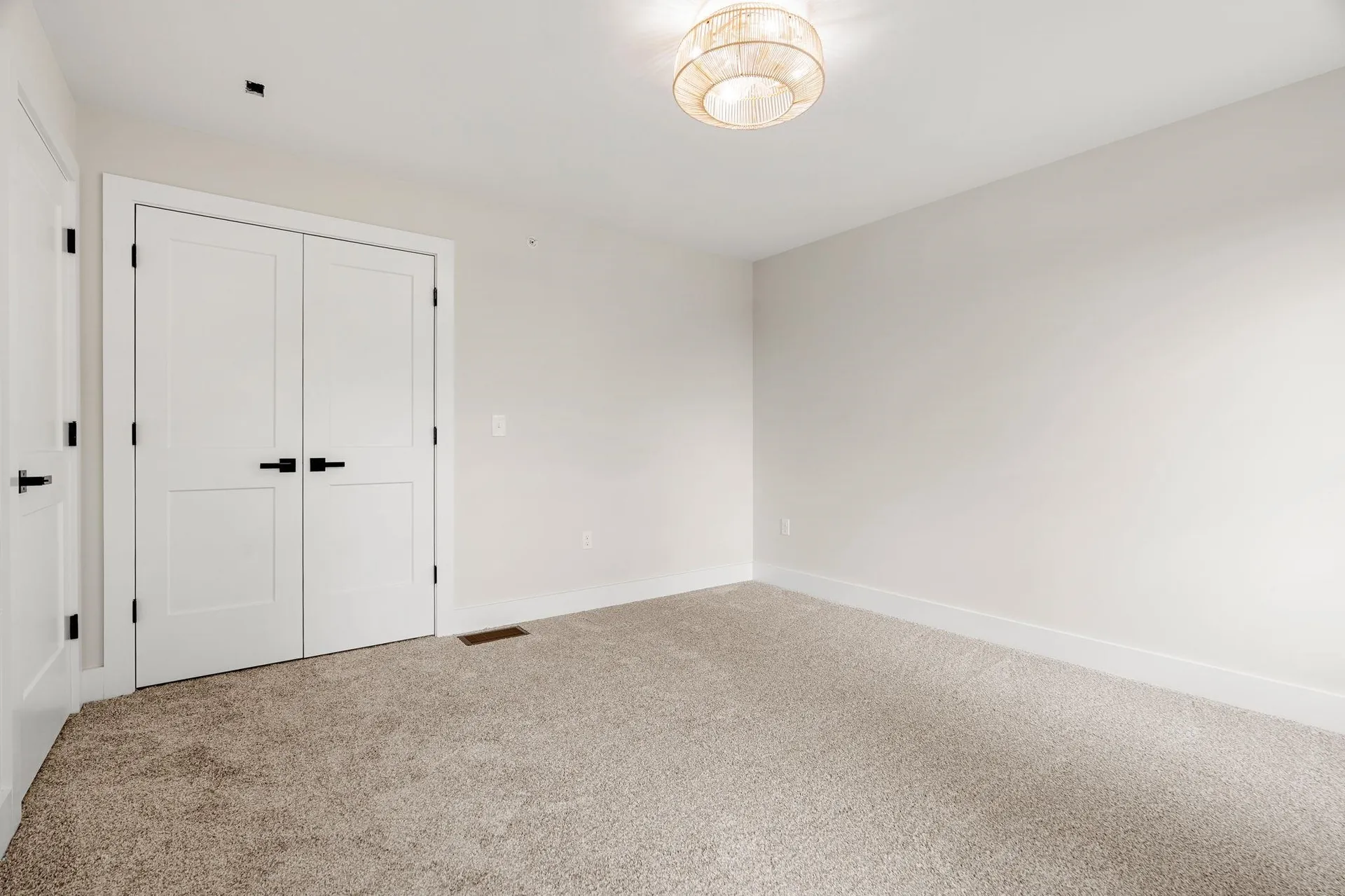 80.5 English Range Road Derry NH 03038