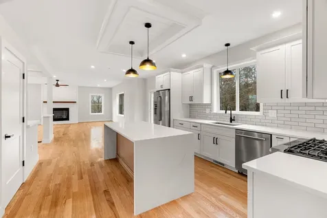 80.5 English Range Road Derry NH 03038