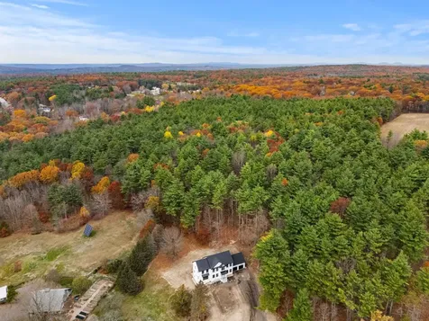 80.5 English Range Road Derry NH 03038