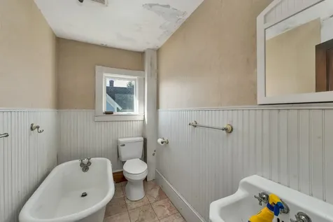 124 East Main Street Tilton NH 03276