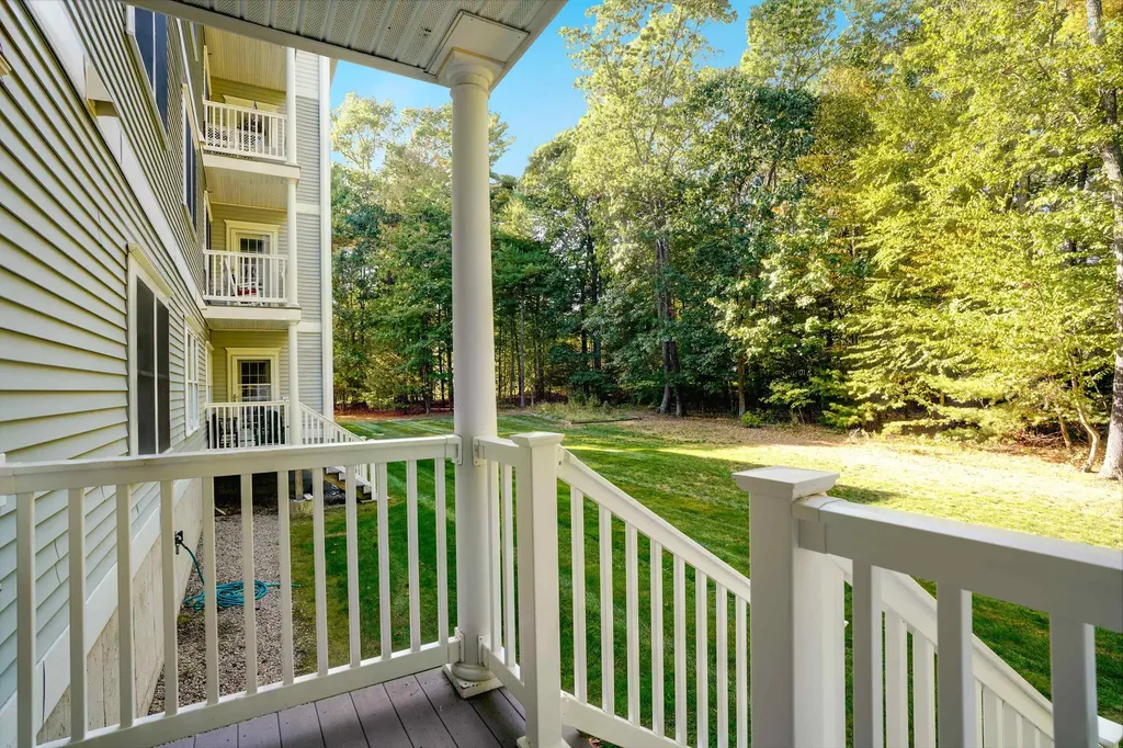 5 Sterling Hill Lane Exeter NH 03833