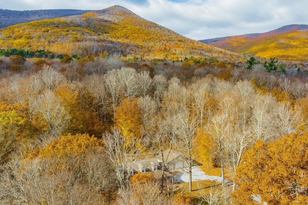 181 White Tail Run Arlington VT 05250