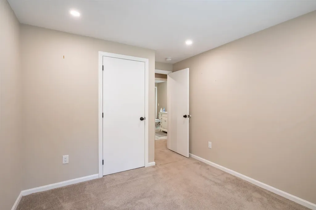 43 Boxwood Circle Milford NH 03055