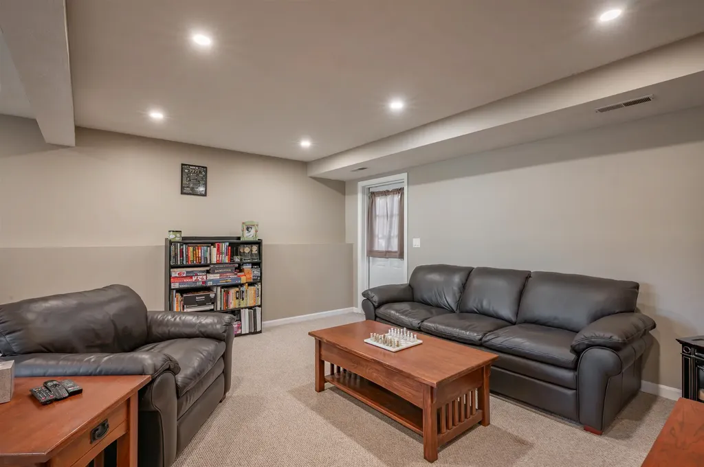 43 Boxwood Circle Milford NH 03055