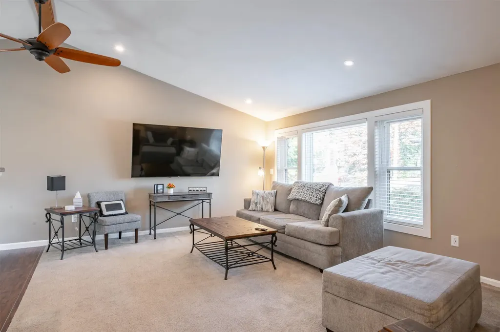 43 Boxwood Circle Milford NH 03055