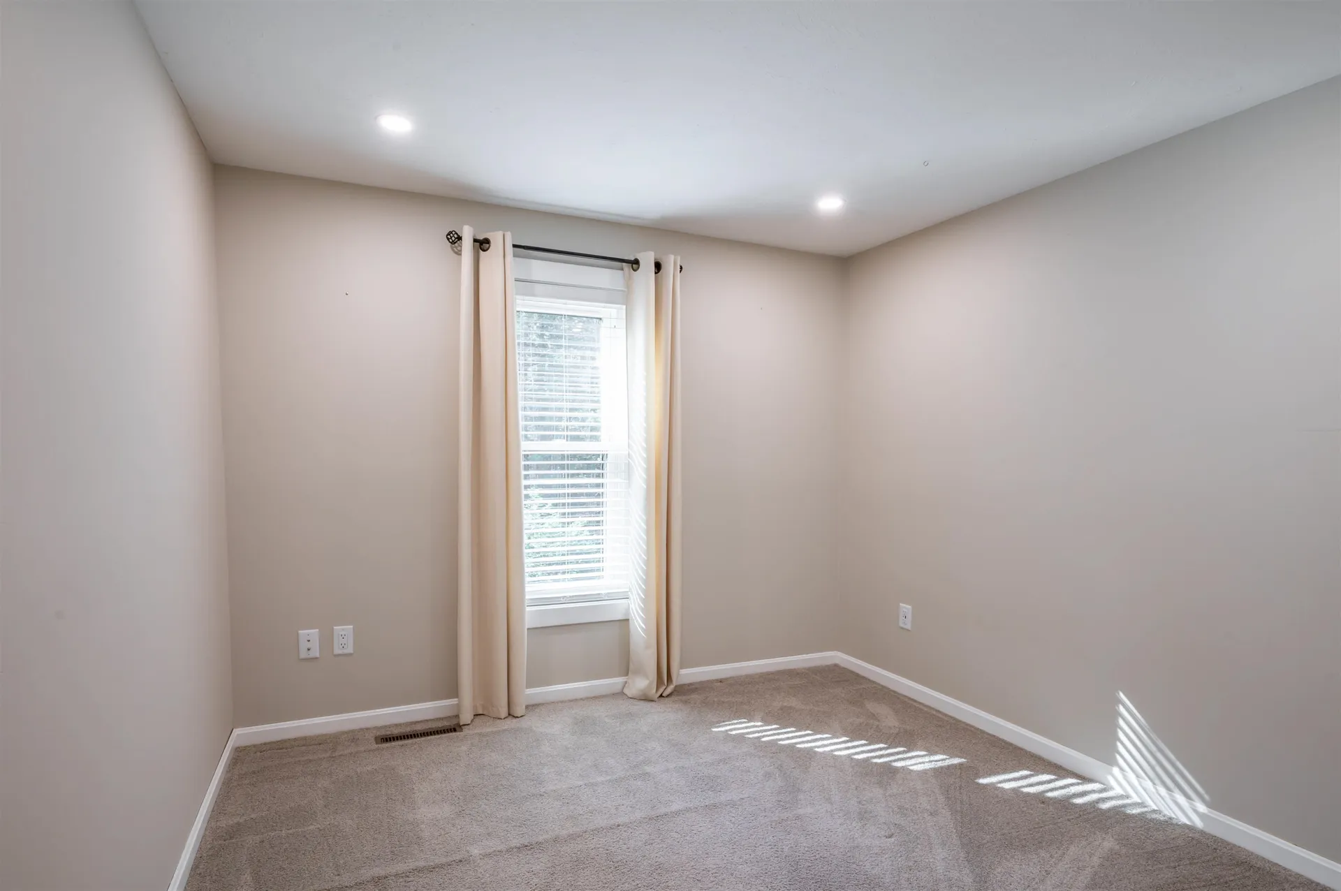 43 Boxwood Circle Milford NH 03055