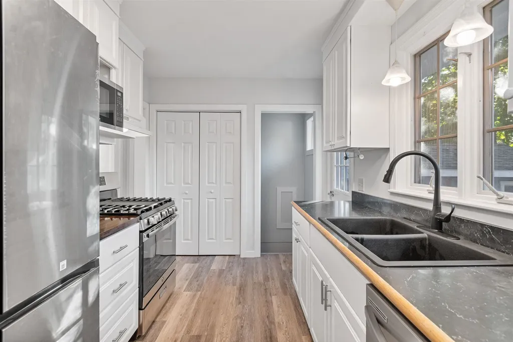 17 Barrett Street South Burlington VT 05403