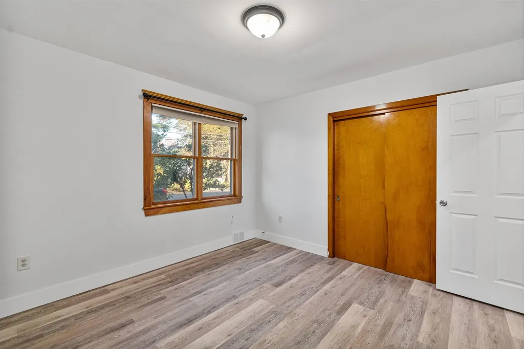 17 Barrett Street South Burlington VT 05403