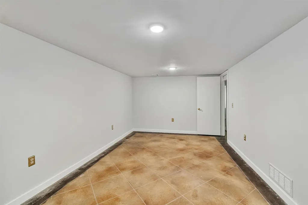 17 Barrett Street South Burlington VT 05403