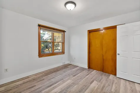 17 Barrett Street South Burlington VT 05403