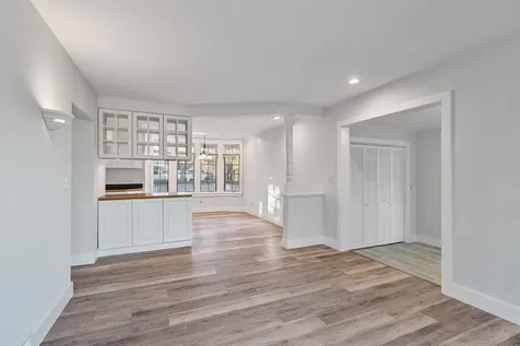 17 Barrett Street South Burlington VT 05403