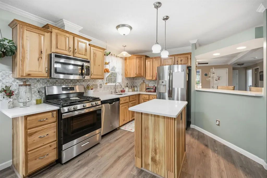 12 Tarah Way Fremont NH 03044