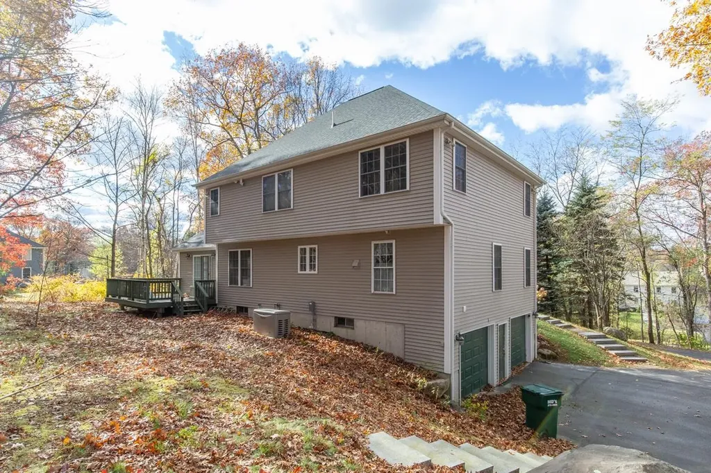 11 Queens Way Merrimack NH 03054