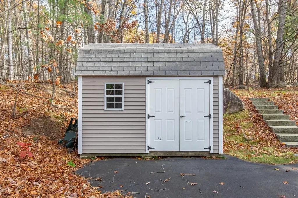 11 Queens Way Merrimack NH 03054