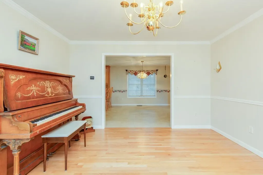 11 Queens Way Merrimack NH 03054