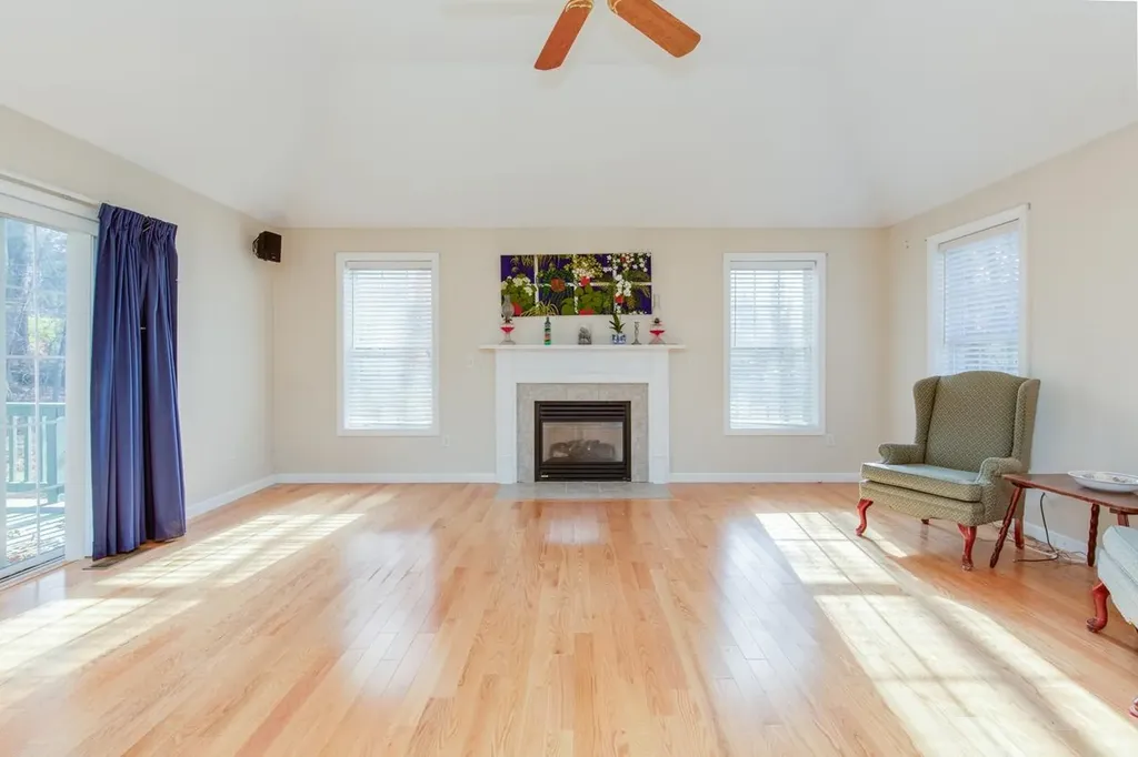 11 Queens Way Merrimack NH 03054