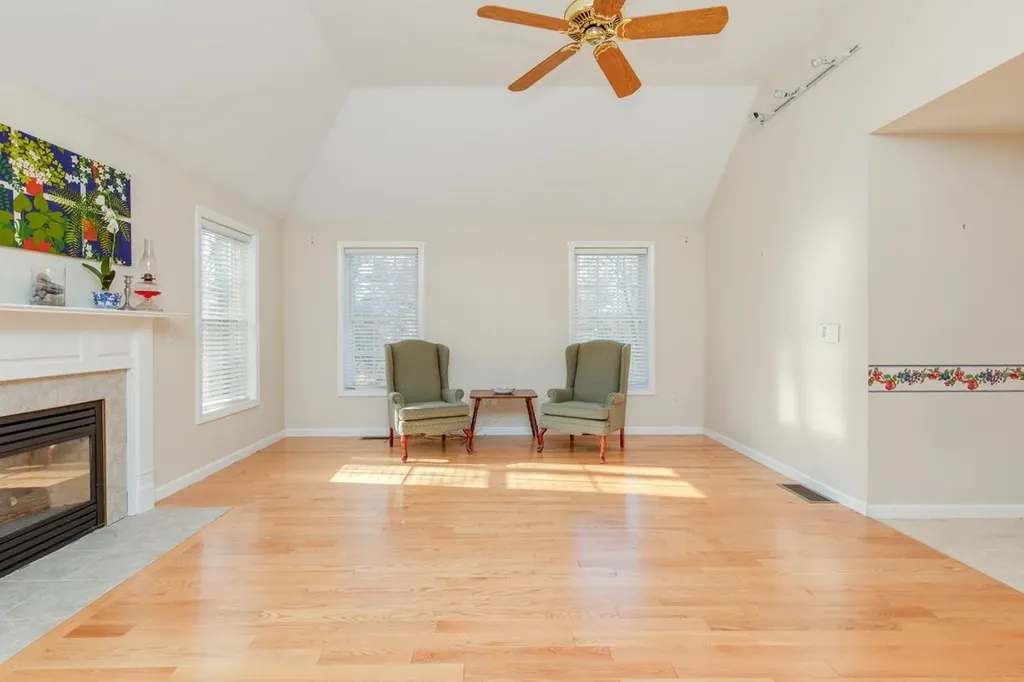 11 Queens Way Merrimack NH 03054