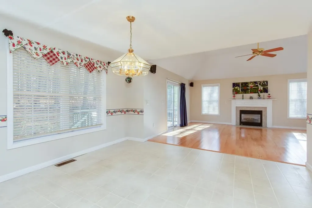 11 Queens Way Merrimack NH 03054