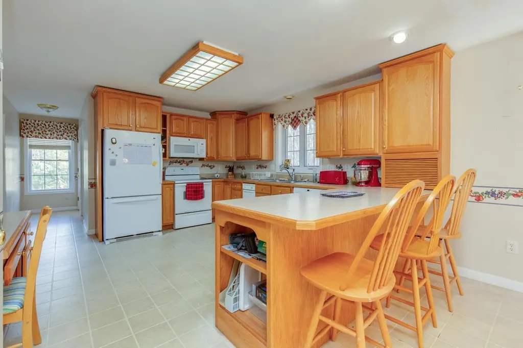 11 Queens Way Merrimack NH 03054