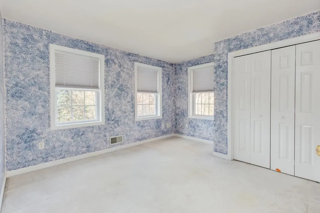 11 Queens Way Merrimack NH 03054