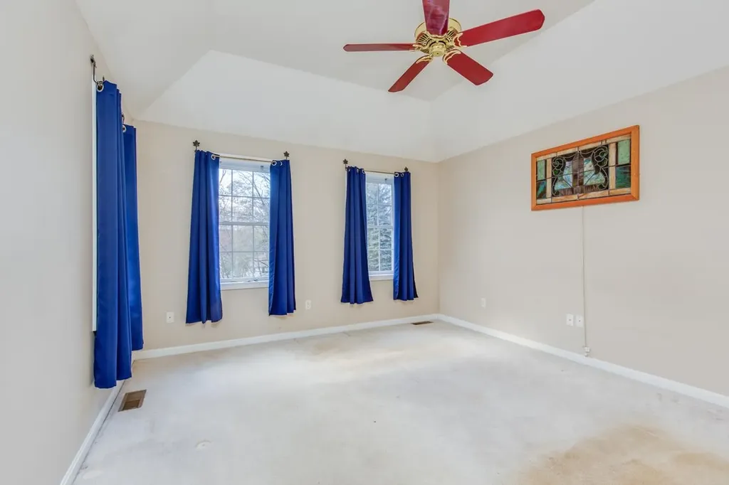 11 Queens Way Merrimack NH 03054