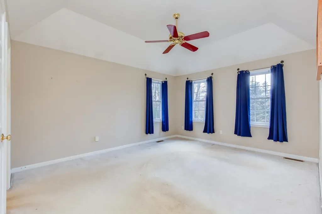 11 Queens Way Merrimack NH 03054