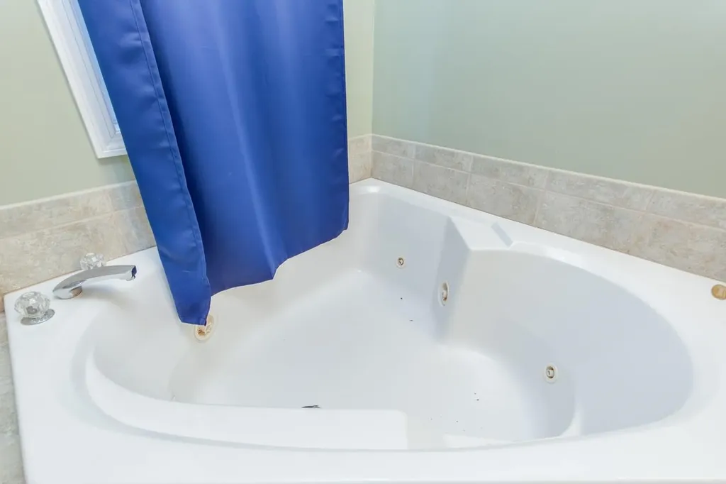 11 Queens Way Merrimack NH 03054