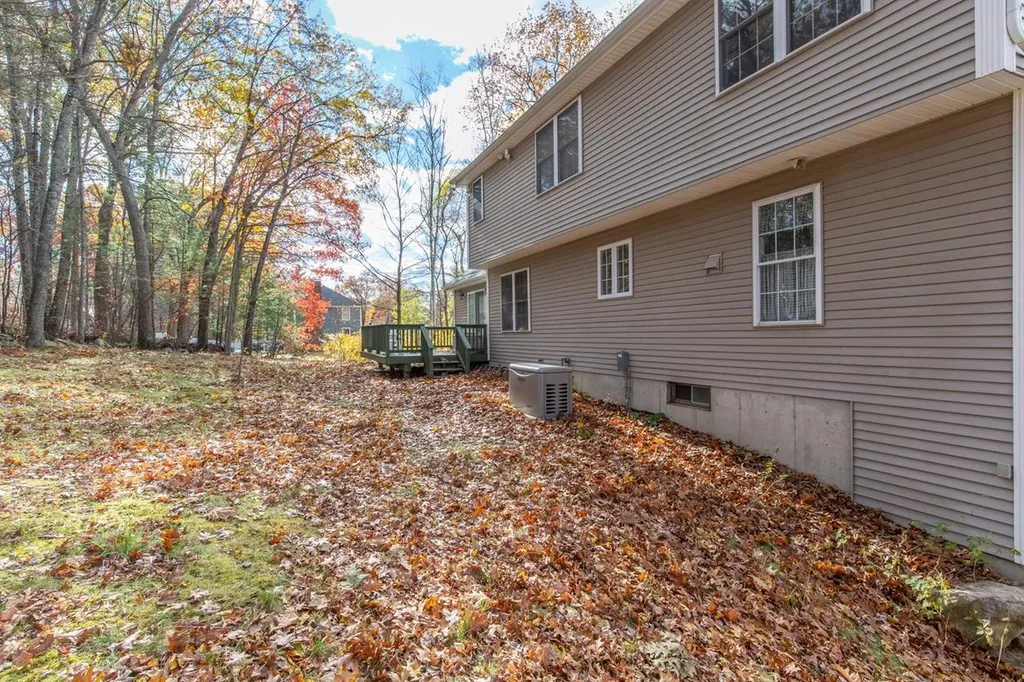 11 Queens Way Merrimack NH 03054