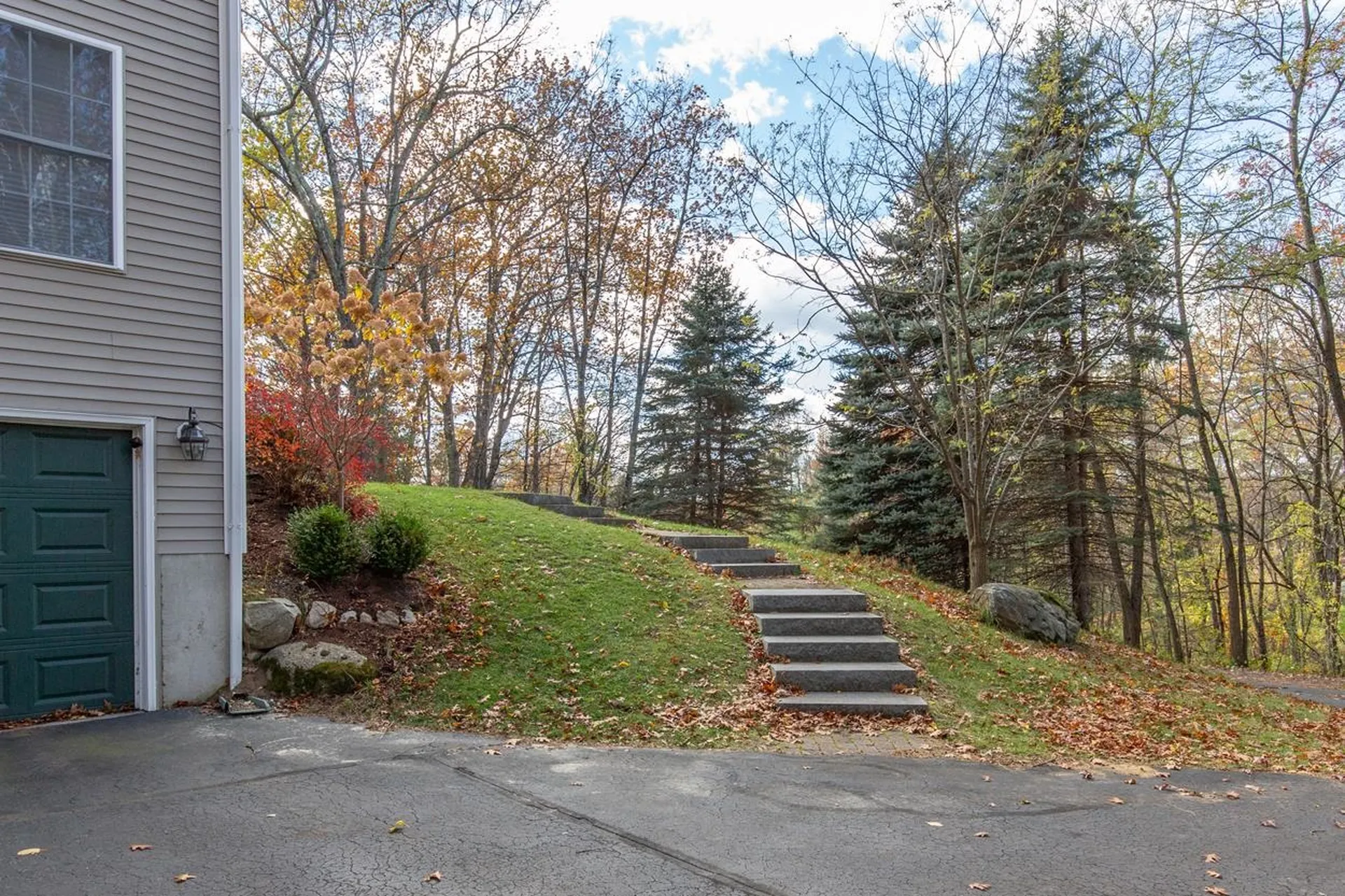 11 Queens Way Merrimack NH 03054