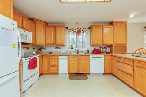 11 Queens Way Merrimack NH 03054