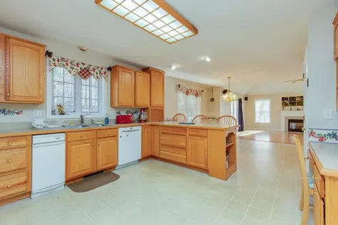 11 Queens Way Merrimack NH 03054