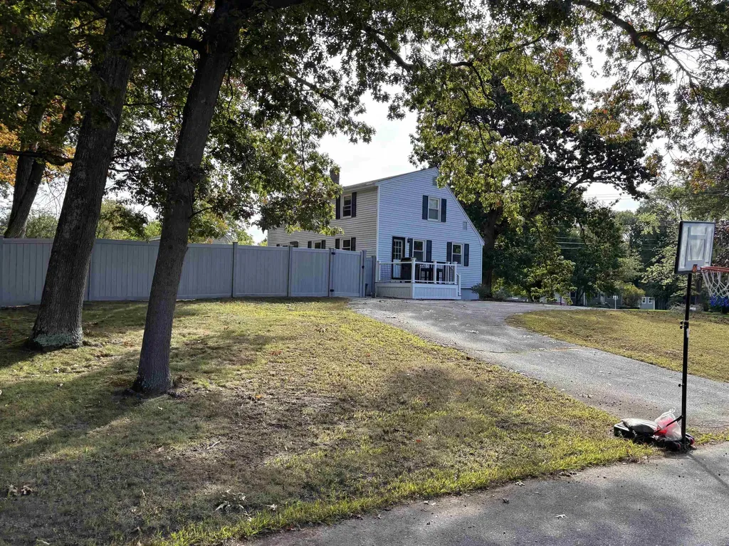 10 Townsend Avenue Salem NH 03079