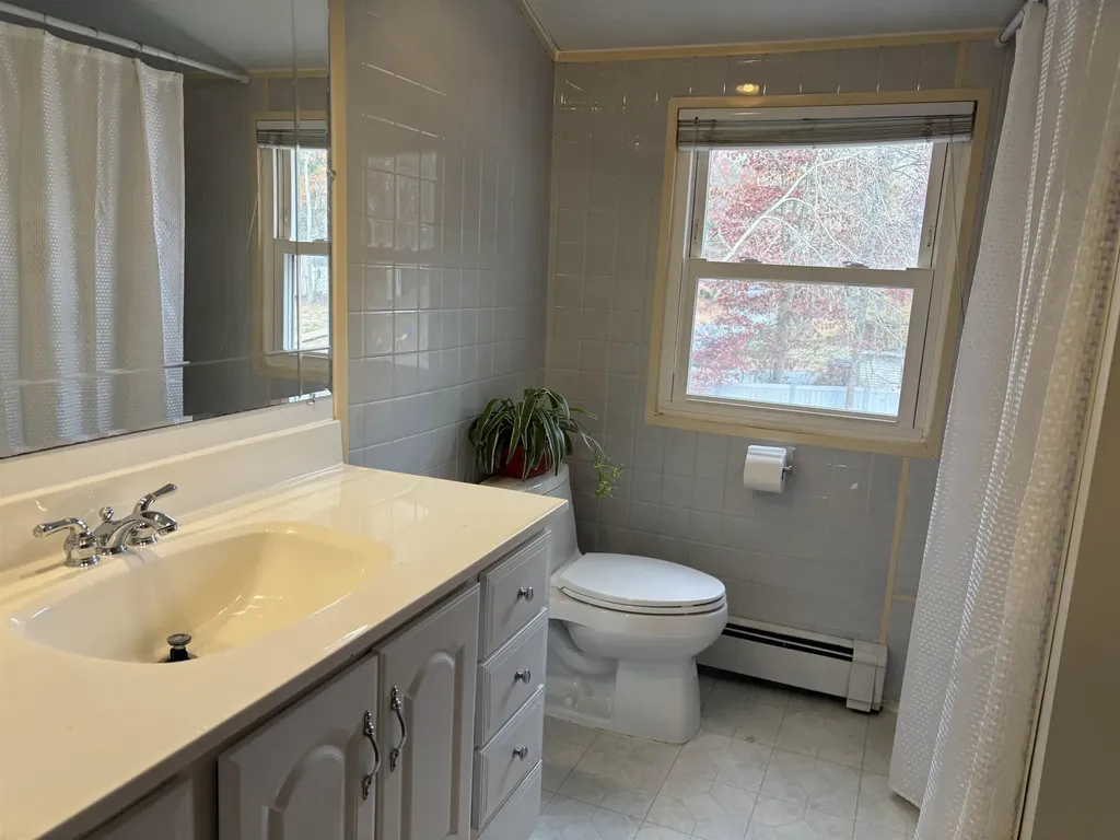 10 Townsend Avenue Salem NH 03079