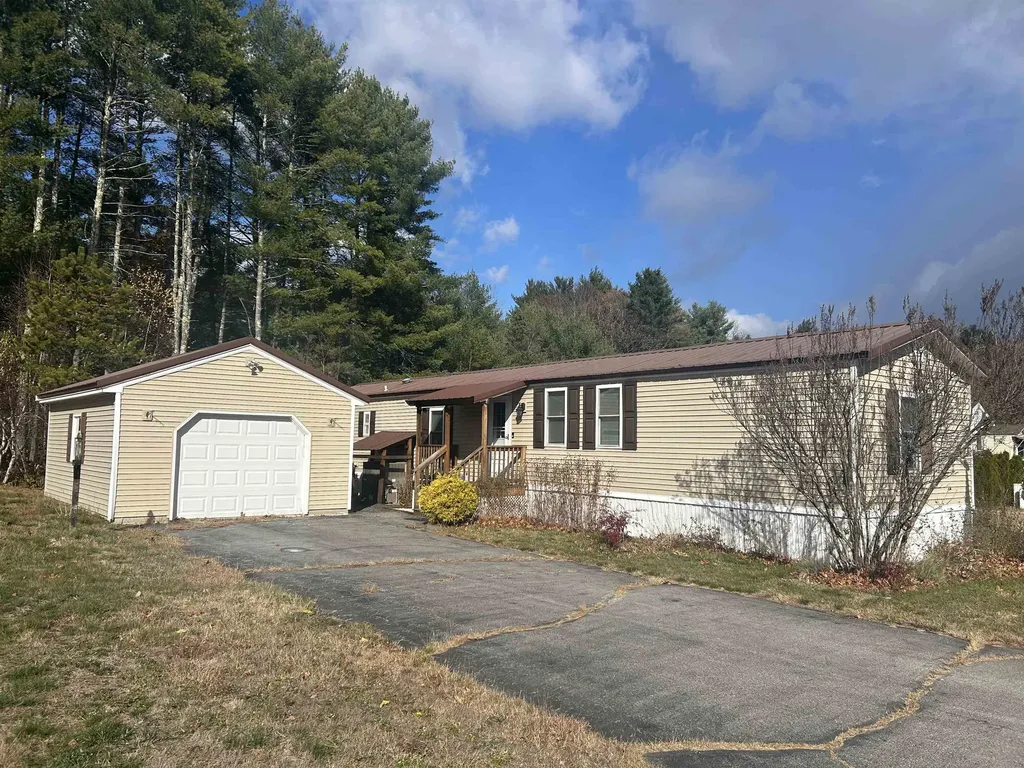 17 Lynn Lane Rochester NH 03867