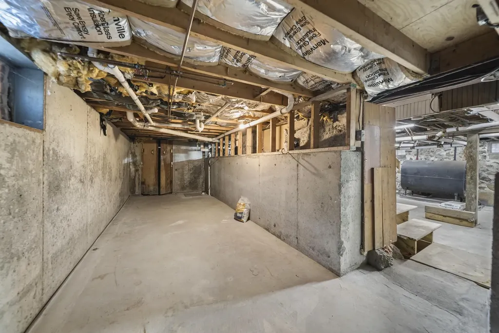 35 Thissell Avenue Dracut MA 01826