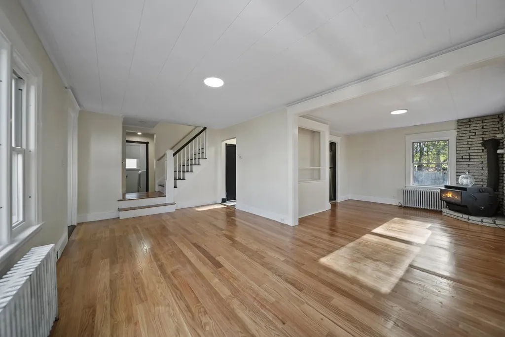 35 Thissell Avenue Dracut MA 01826