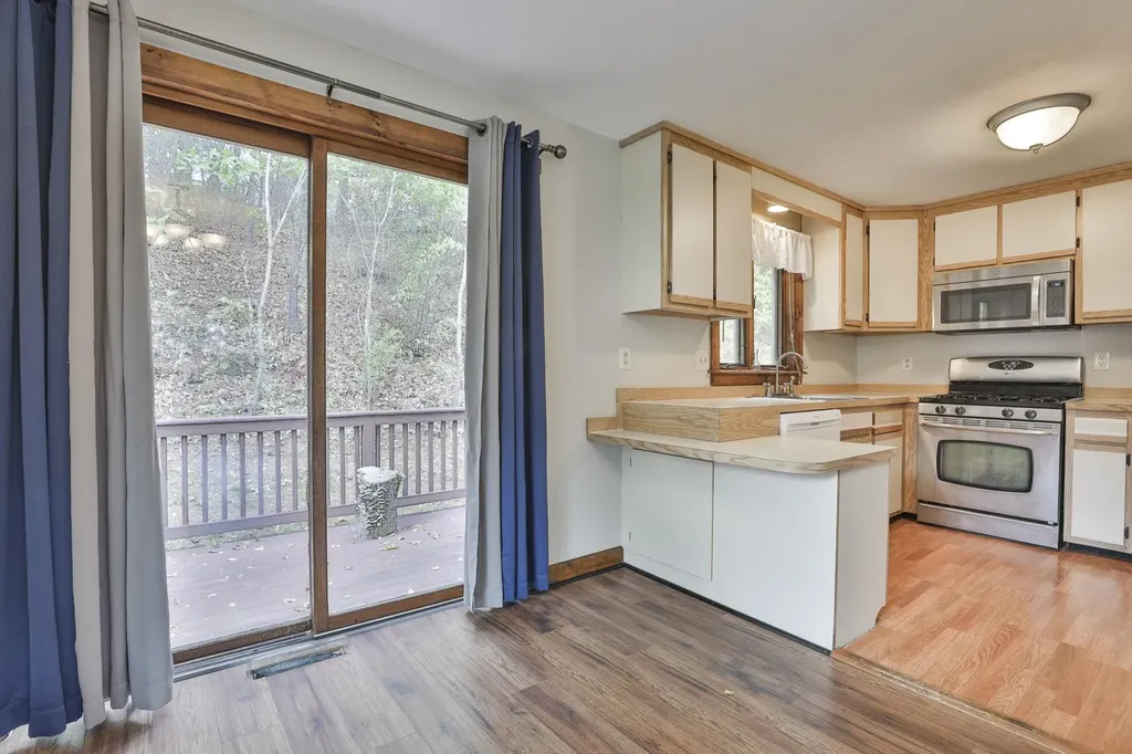 6 Cornwall Lane Nashua NH 03063