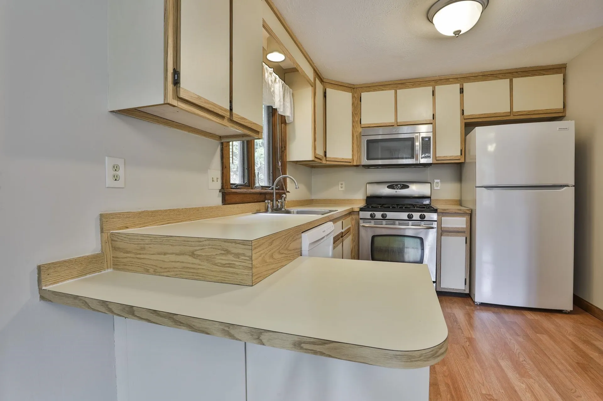 6 Cornwall Lane Nashua NH 03063