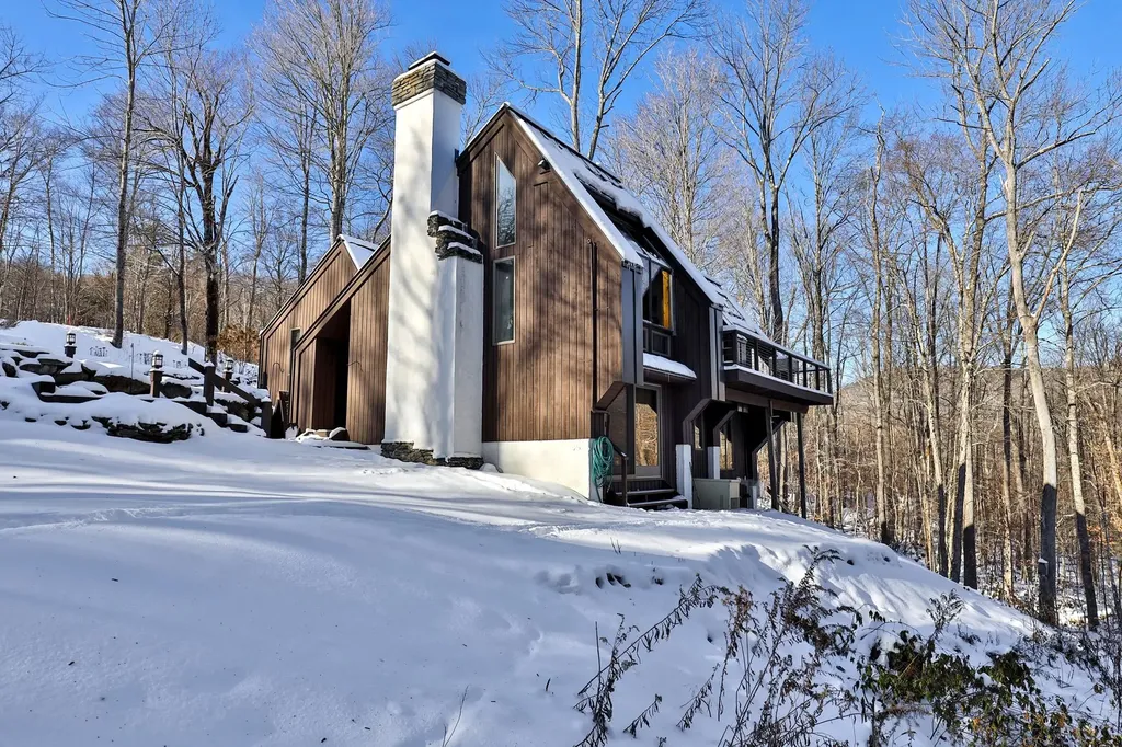 559 Crimson Hawk Road Plymouth VT 05056