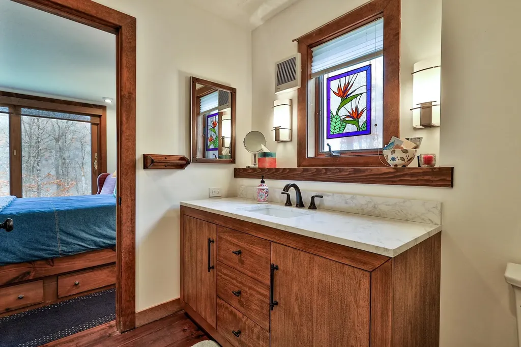 559 Crimson Hawk Road Plymouth VT 05056