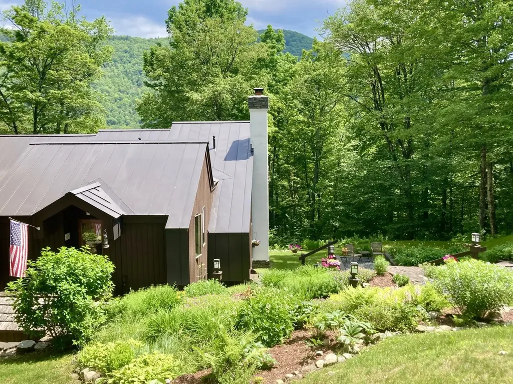 559 Crimson Hawk Road Plymouth VT 05056