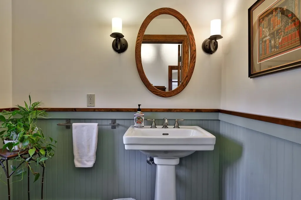 559 Crimson Hawk Road Plymouth VT 05056