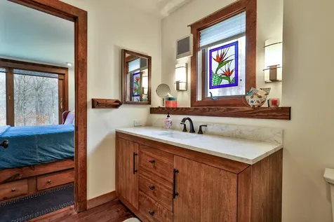 559 Crimson Hawk Road Plymouth VT 05056