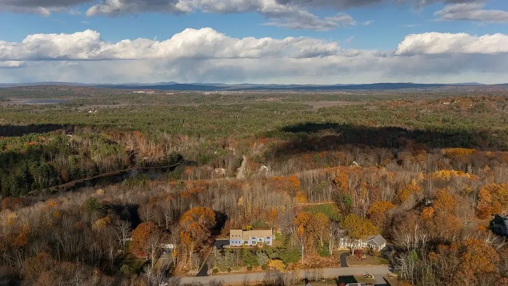 8 Longview Drive Bow NH 03304