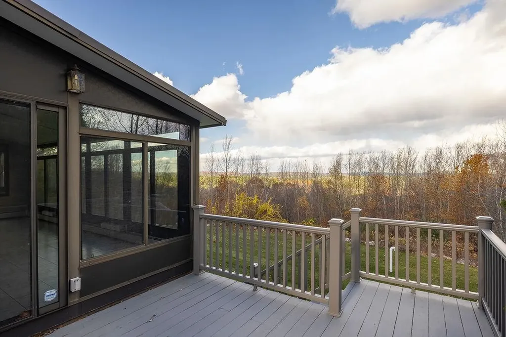 8 Longview Drive Bow NH 03304