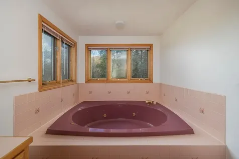 8 Longview Drive Bow NH 03304