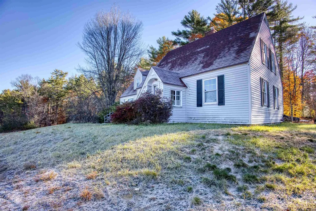 55 Pine River Road Effingham NH 03882