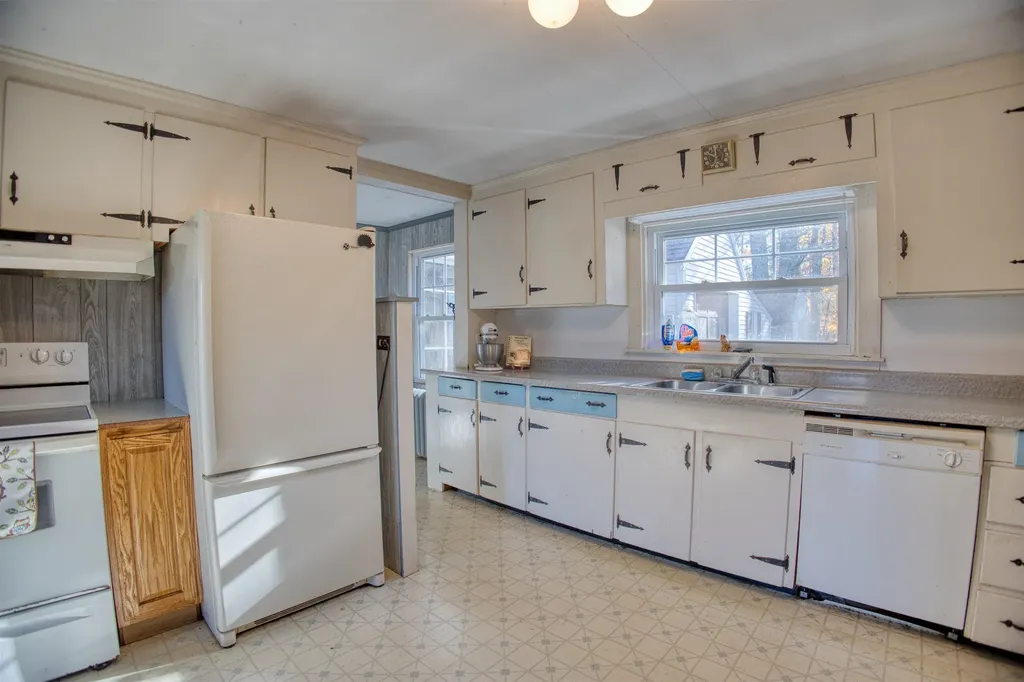 55 Pine River Road Effingham NH 03882